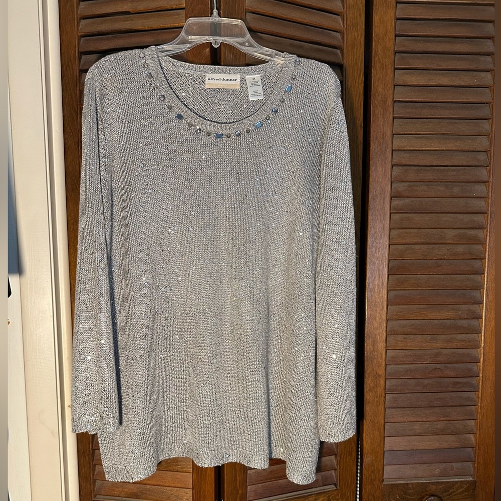 Alfred Dunner size 2X. Long sleeve Silver/gray shimmery blouse.